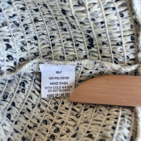 Juliana’s Smocked Animal Print Keyhole Crop Cream and Black Women's Top Size M - Picture 6 of 6